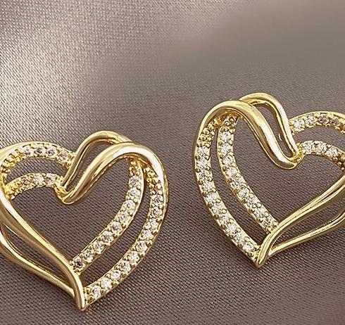 2024 New Earrings Exquisite Charm Love Earrings Women's Summer Trendy Niche High End Earrings Simple Light Luxury Earrings