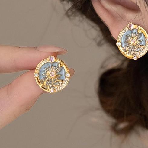 A niche retro enamel sunflower earring suitable for summer, fashionable and elegant for women, with a refreshing and unique zircon earrings