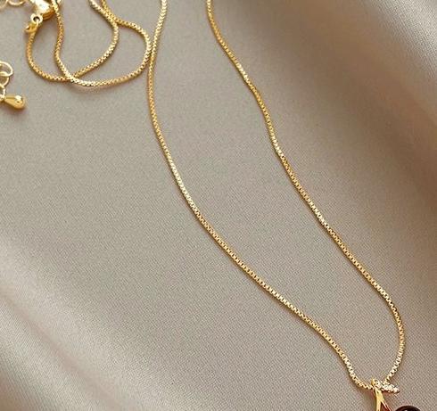 Advanced design cherry necklace for women 2024 new popular item, light luxury niche collarbone necklace, fine chain accessory