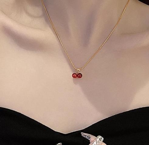 Advanced design cherry necklace for women 2024 new popular item, light luxury niche collarbone necklace, fine chain accessory