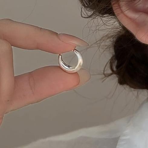 Brushed frosted ring earrings with earrings for women, simple and versatile for daily use. Ins cool and stylish earrings with earrings and earrings