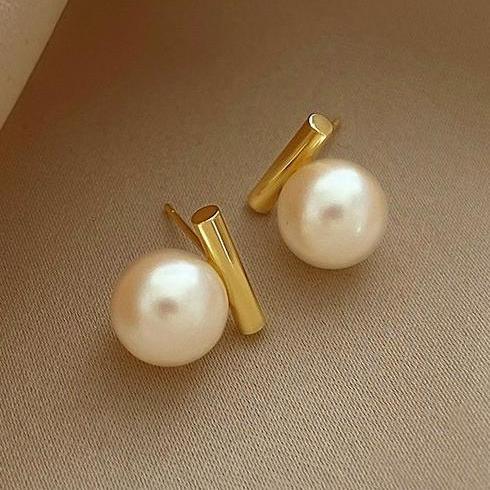 Elegant and minimalist pearl earrings for women in 2024, with a light luxury and high-end feel. Anti allergic earrings, versatile silver stud post earrings