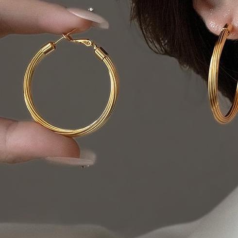 European and American style fashion gold brushed large ring earrings for women, light luxury high-end feeling earrings, simple and versatile ear accessories