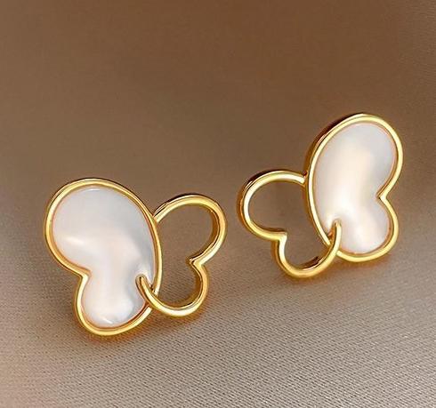 Exquisite and elegant semi hollow butterfly earrings for women in summer, simple and high-end, versatile earrings, fashionable and elegant ear accessories