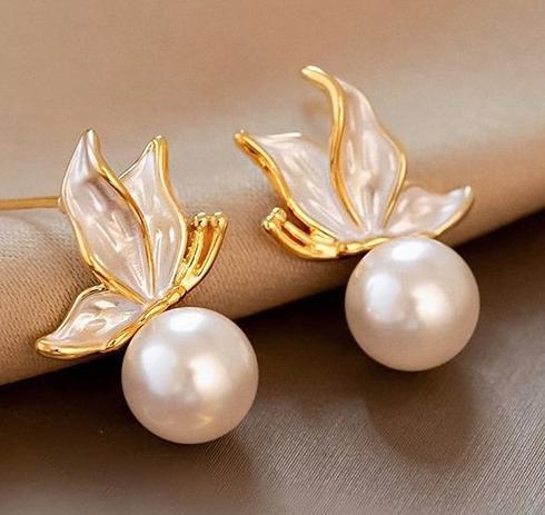 Flower pearl earrings for women, 2024 new explosive style, unique earring design, niche, light luxury earrings