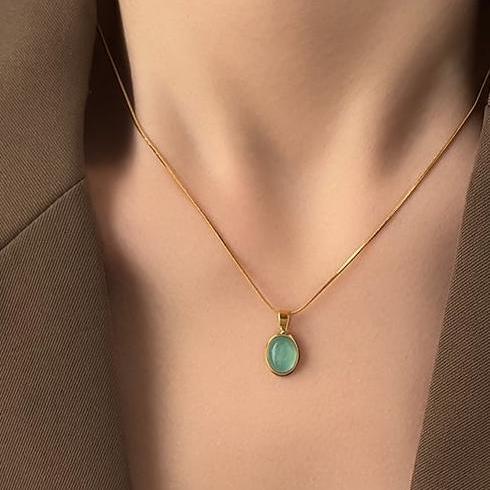 Forest style natural sea blue crystal necklace for women, with a light luxury and high-end feel, collarbone chain, simple and eye-catching summer seaside neck chain