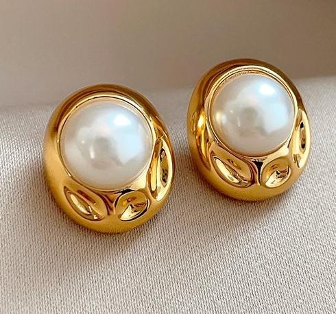 French elegant pearl earrings for women, simple yet sophisticated, irregular metal earrings, retro and unique temperament earrings