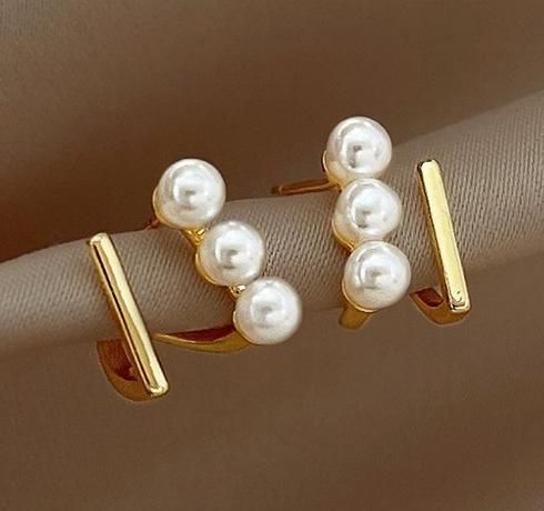 French geometric pearl earrings for women 2024 new trendy, light luxury temperament, high-end earrings, niche design earrings