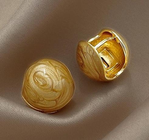 French glazed round bead earrings for women 2024 new style, niche and unique earrings, light luxury temperament, high-end feeling, ear buckle earrings