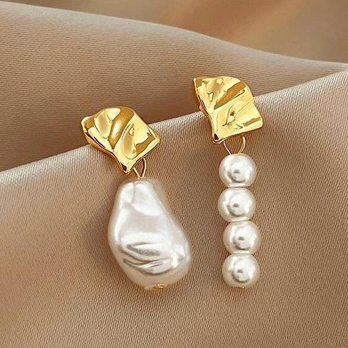 French luxury asymmetrical pearl earrings for women 2024 new niche design, high-end sense, simple temperament earrings