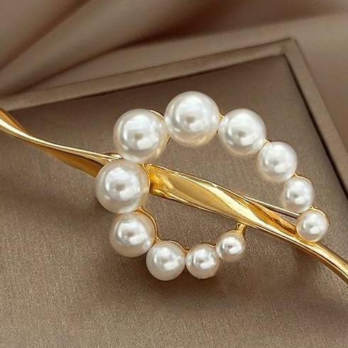 French pearl brooch, feminine design sense, chest flower, 2024 new trend, high-end exquisite suit, brooch accessory