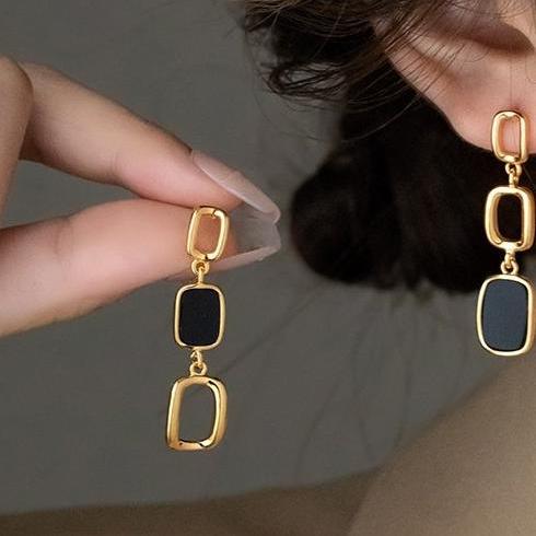 French retro design asymmetrical square tassel earrings for women with a high-end feel, earrings and pendants with a simple temperament, ear accessories