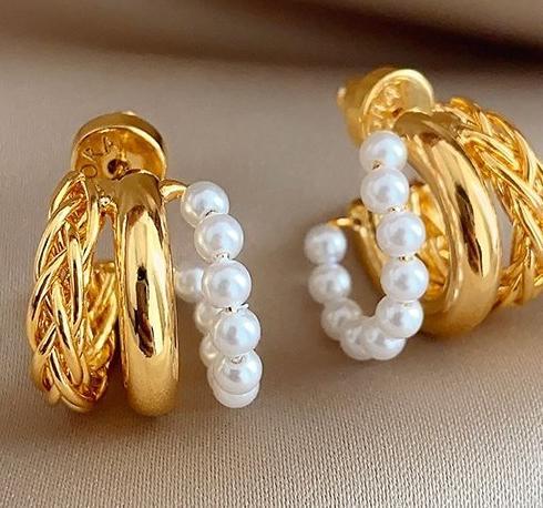 French style niche C-ring woven pearl earrings with feminine temperament, fashionable retro style, new Chinese style, 2024 new popular earrings