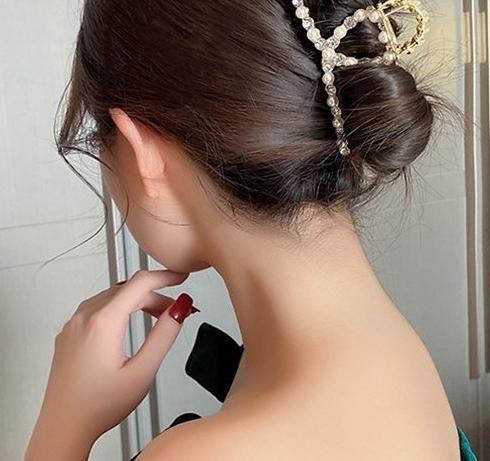 Full Diamond Pearl Metal Hair Clip for Female Korean Ins, Back of Head Grip, Large Shark Clip, Minimalist Internet Celebrity Hairpiece