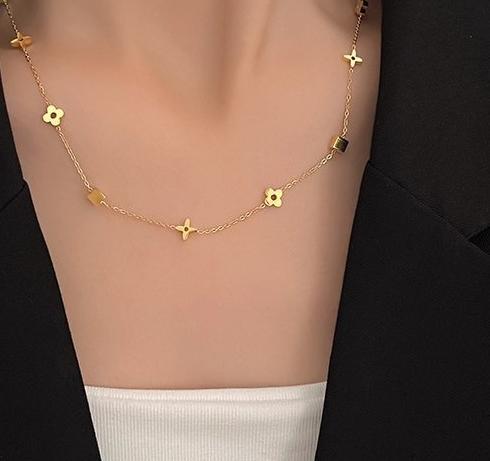 Gold titanium steel necklace for women, 2024 new model, light luxury, niche design, accessory, collarbone chain, high-end necklace