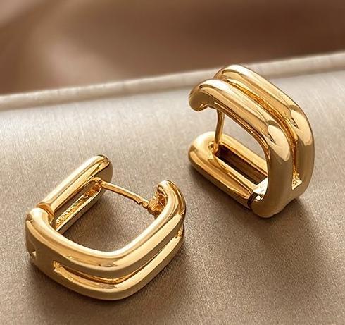 Golden Square Earrings for Women 2024 New Popular Style, High Luxury, Light Luxury, Niche French Metal Earrings, Elegant Earrings Buckle