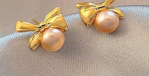 Golden bow pearl earrings for women, niche design, high-end feel, light luxury temperament, retro S925 silver stud post earrings