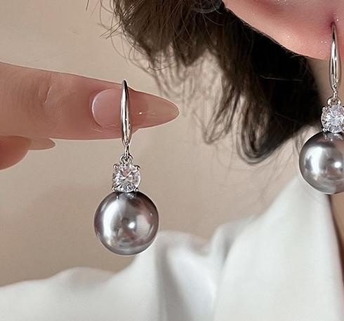 Grey Pearl Earrings for Women 2024 New Popular Style, High Grade French Eardrops, Light Luxury, niche temperament, Earhook Earrings