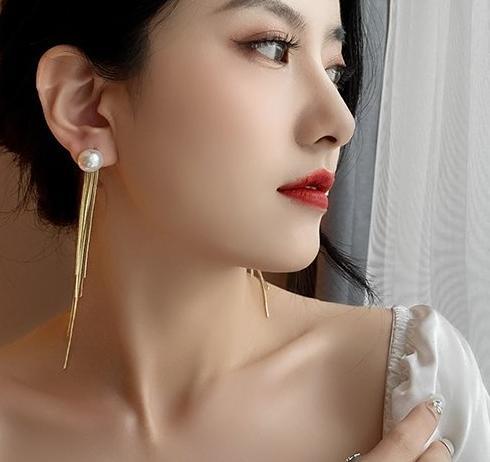 High end pearl long tassel earrings 2024 new trendy earrings for women, simple temperament, light luxury, internet famous earrings