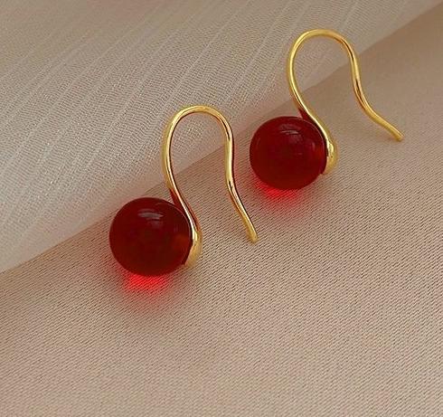 Hong Kong style retro red agate earrings for women in 2024, new niche design, high-end feel, ear hooks, earrings, simple earrings