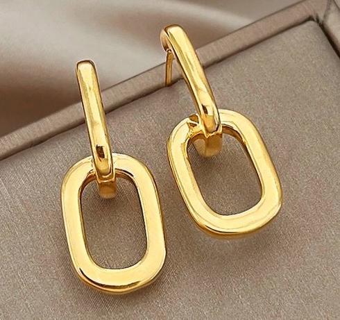 Interlocking earrings for women, with a high-end design and a minimalist and cool style. Earrings for 2024 new edition