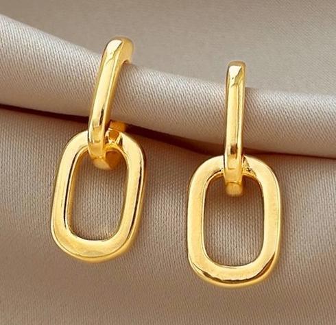 Interlocking earrings for women, with a high-end design and a minimalist and cool style. Earrings for 2024 new edition