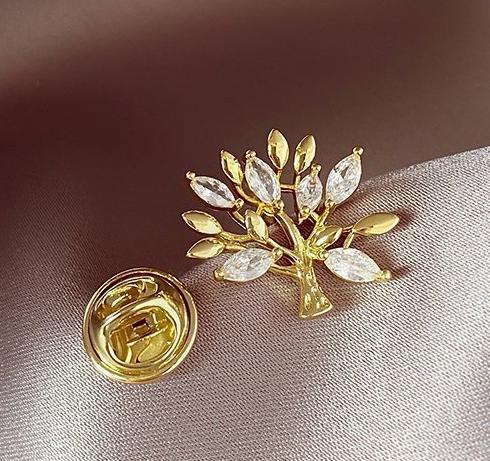 Jinglei Cat Eye Stone High end Brooch, Women's Anti glare Buckle, Ins Trendy Versatile Silk Scarf Buckle, Fixed Clothing Accessories