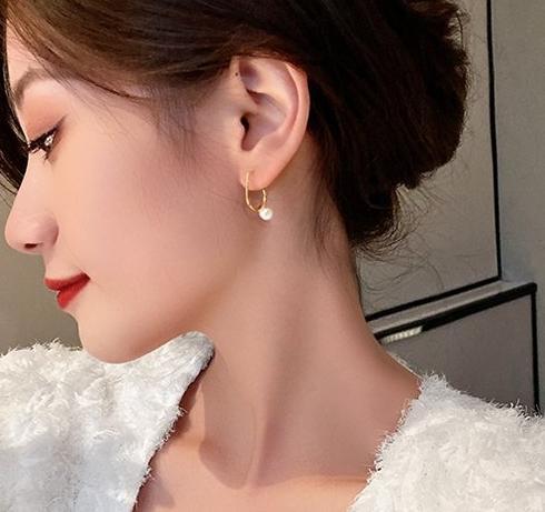 Jinglei Simple Charm Pearl Earrings 2024 New Trendy Metal Water Drop Earhook Ins Cold Wind Earrings for Women