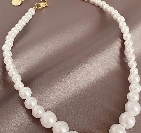 Jinglei light luxury letter pearl necklace for women, high-end fashion, niche, versatile collarbone chain, 2024 new trendy necklace