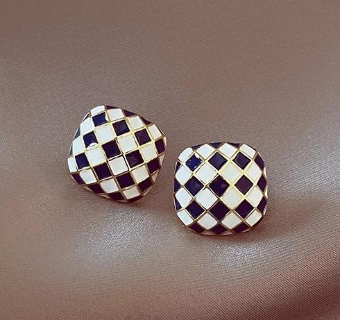 Jinglei temperament square checkerboard pattern earrings for female niche design, unique high-end feeling, light luxury, 2024 new earrings