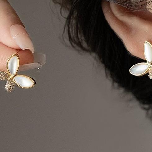 Light luxury and elegant mother of pearl zircon butterfly earrings for women's summer temperament, high-end earrings, gentle and versatile, sweet earrings