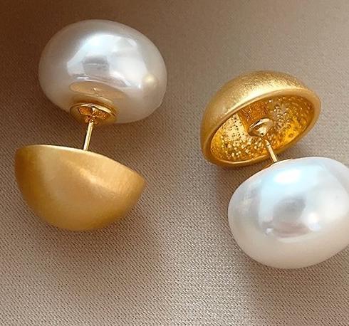 Light luxury high-end pearl metal earrings with a niche design, simple and exquisite temperament, personalized earrings, and two pairs of earrings for women