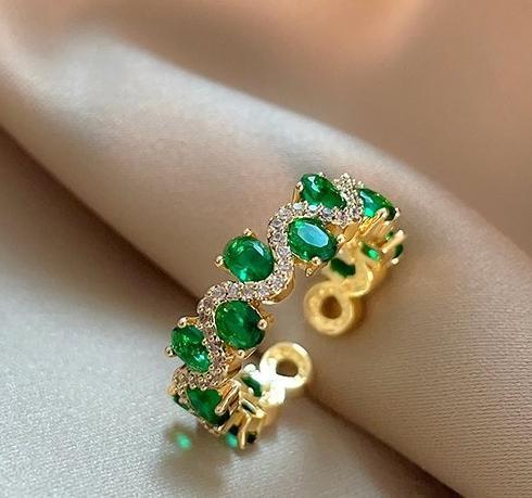 Light luxury personalized emerald open ring for women 2024 new popular item, niche design, retro gemstone ring jewelry