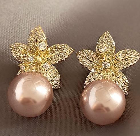 Light luxury petal pearl earrings for women's summer niche design earrings 2024 new trendy and high-end ear accessories