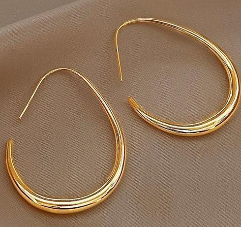 Light luxury, simple and exaggerated earrings, 2024 new popular item, niche design, fashionable temperament, high-end sense, versatile earrings