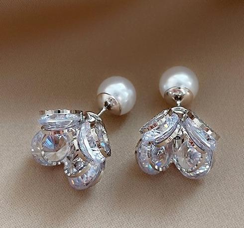 Light luxury temperament, flower zircon pearl earrings, women's summer niche design, high-end feeling earrings, simple and fashionable ear accessories