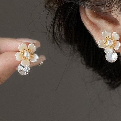 Light luxury temperament, pearl zircon flower earrings, women's summer sweet and elegant high-end earrings, ins style fashionable earrings