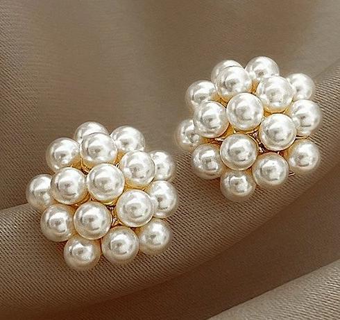 Light luxury temperament surrounded by pearl earrings for women 2024 new trend simple rice ball pearl earrings versatile super fairy earrings