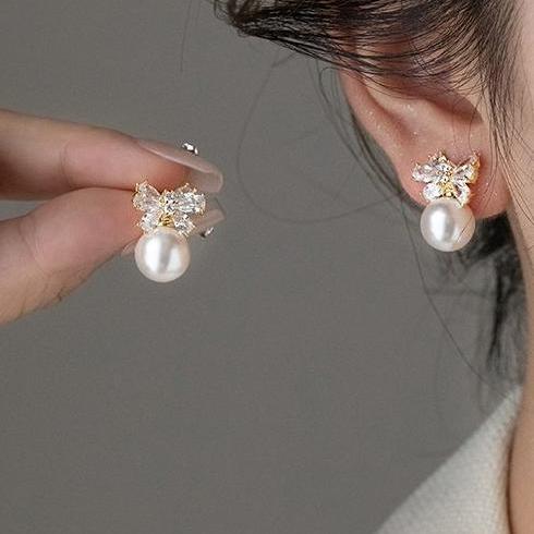 Light luxury temperament zircon three-dimensional bow pearl earrings for women, sweet and artistic high-end earrings, ins style earrings