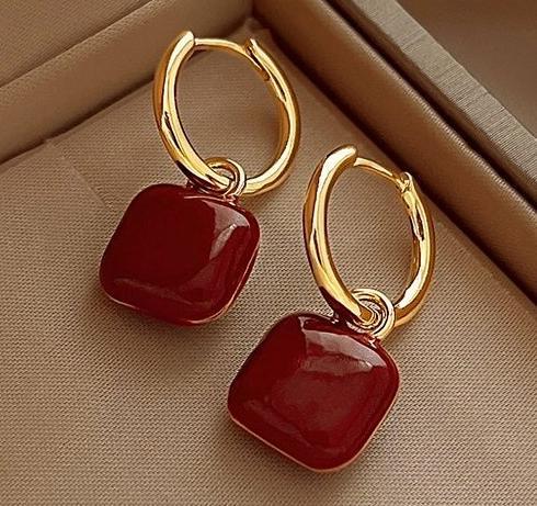 Lost a drop glazed red earring with a female 2024 new light luxury high-end earring with a niche design