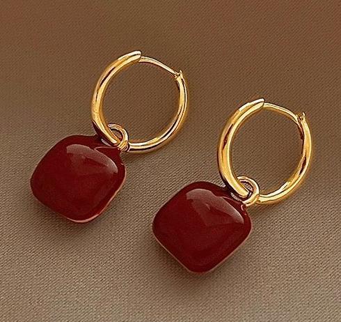 Lost a drop glazed red earring with a female 2024 new light luxury high-end earring with a niche design