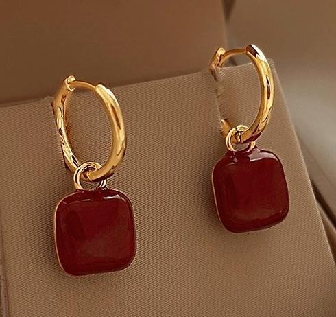 Lost a drop glazed red earring with a female 2024 new light luxury high-end earring with a niche design