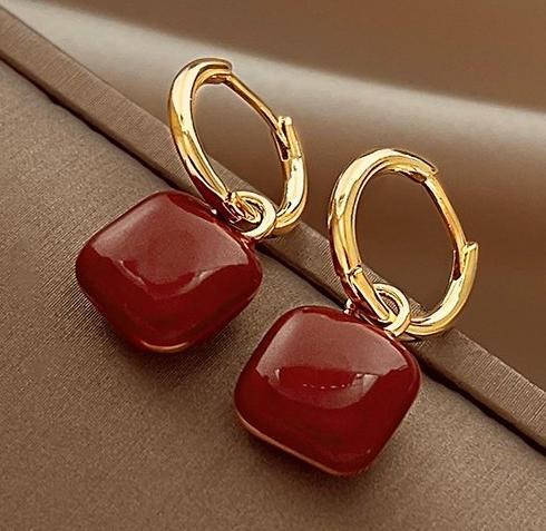 Lost a drop glazed red earring with a female 2024 new light luxury high-end earring with a niche design