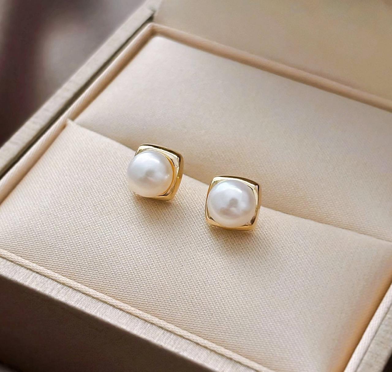 Lost a small pearl earring, 2024 summer high-end, compact and exquisite earrings, light luxury, niche temperament earrings