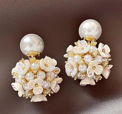 Luxurious Flower Shell Pearl Earrings 2024 New Popular Trendy Earrings, Small Style, High End Earrings for Women