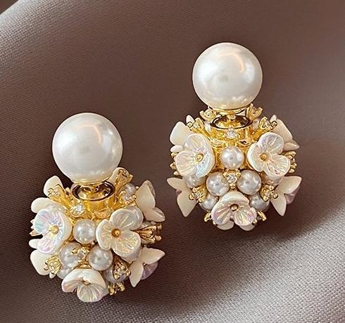 Luxurious Flower Shell Pearl Earrings 2024 New Popular Trendy Earrings, Small Style, High End Earrings for Women