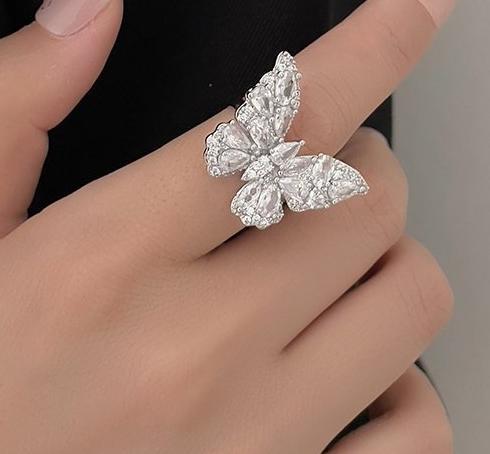 Luxurious Full Diamond Super Sparkling Zircon Butterfly Ring for Women's Summer, with a niche design and a sense of luxury. The ring exudes a fashionable temperament and is designed for the index finger