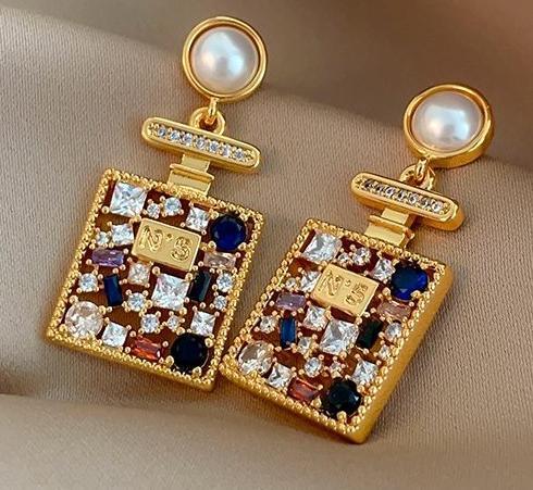 Luxury full diamond color zirconium pearl perfume bottle earrings female niche design fashionable earrings exquisite senior ear jewelry