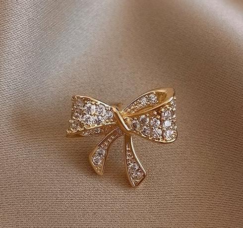 Micro inlaid bow, high-end brooch, cute Japanese anti glare buckle, trendy personalized pin, fixed clothing accessories