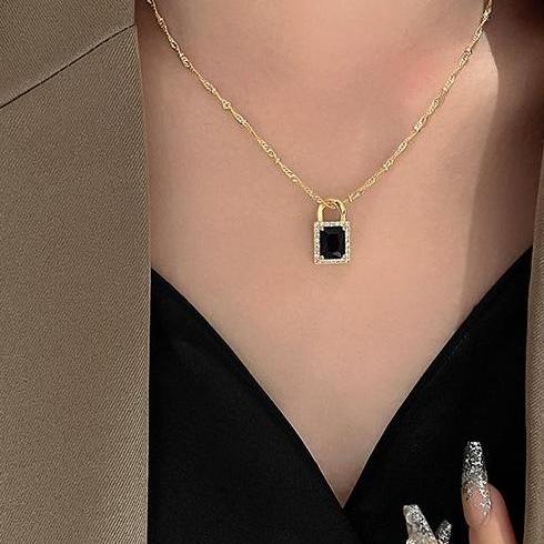 Micro inlaid exquisite black zircon lock pendant necklace for women, 2024 new trendy, light luxury temperament, high-end feeling collarbone chain